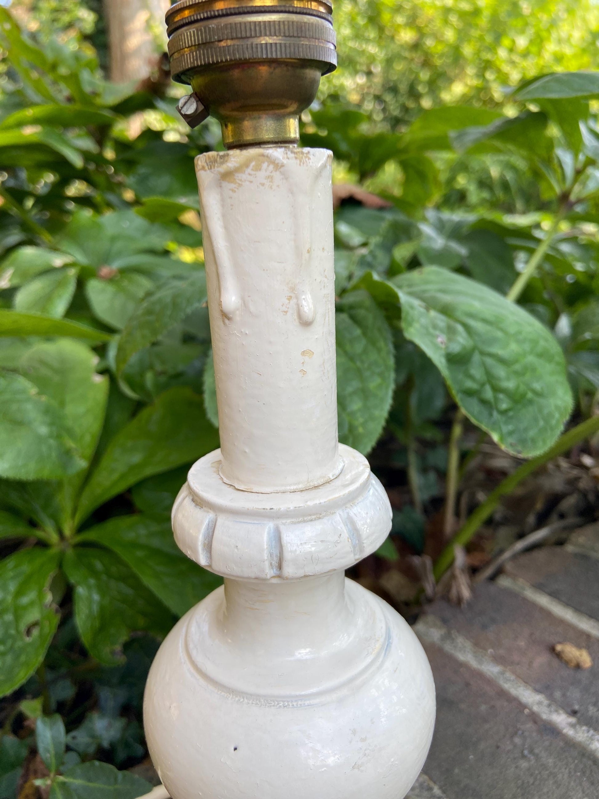 Vintage French white painted table lamp, retro table lamp - working