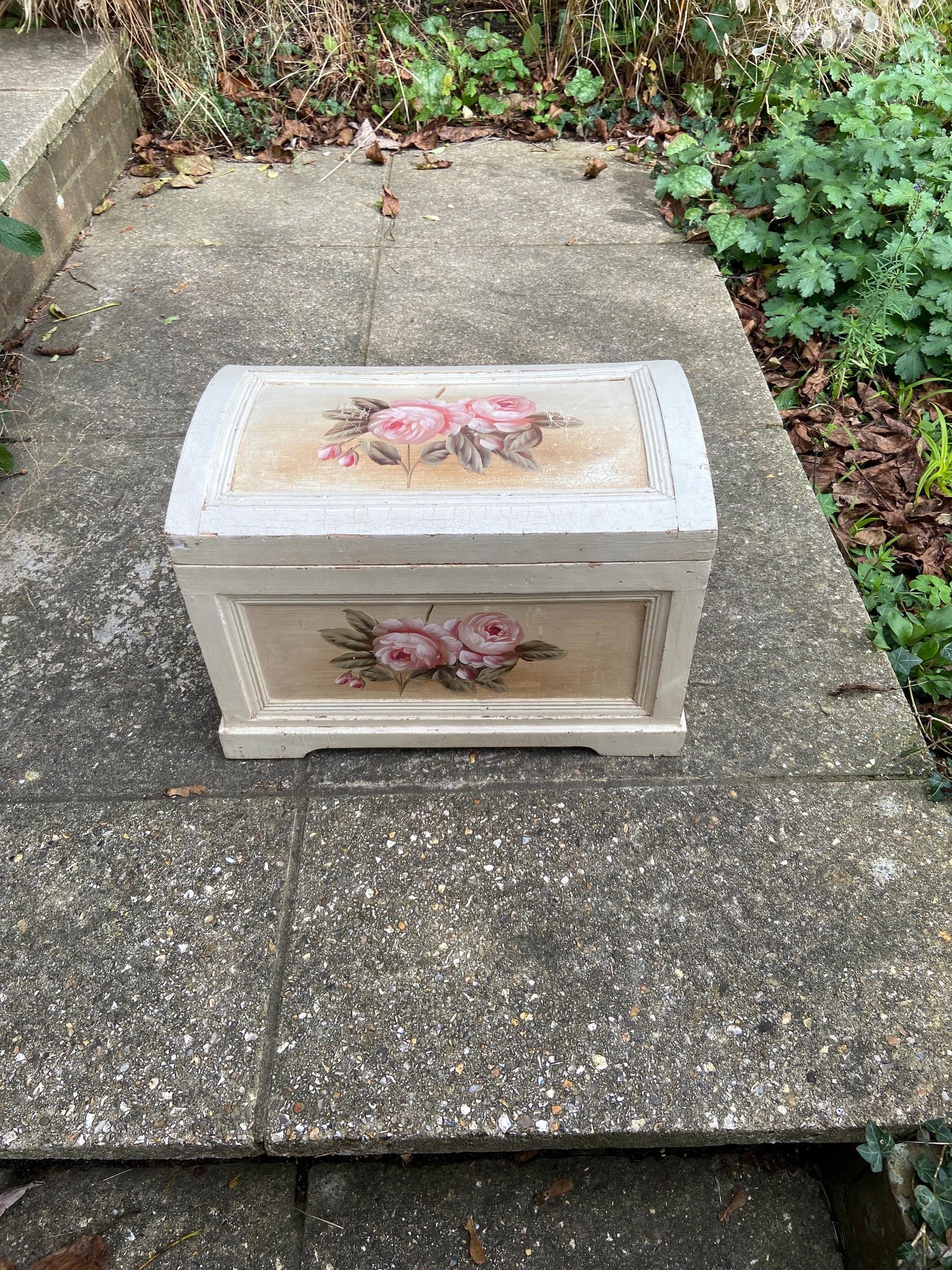 painted wooden toy boax, storage box, treasure chest. small wooden box. lovely pink roses painted on it. lined wooden box