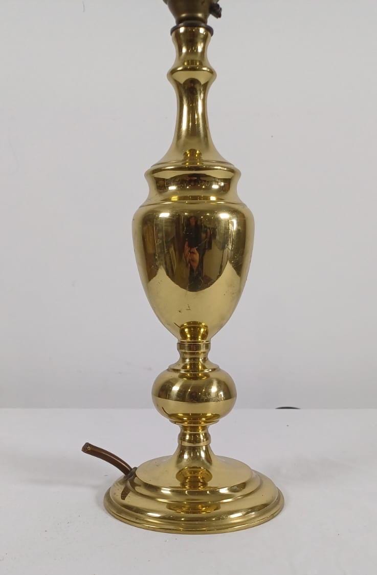 Classic vintage brass table lamp - lovely shape and size - needs wire or battery operated bulb!