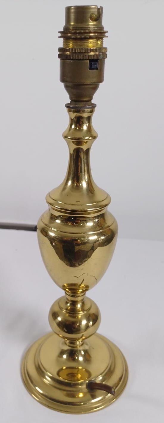 Classic vintage brass table lamp - lovely shape and size - needs wire or battery operated bulb!