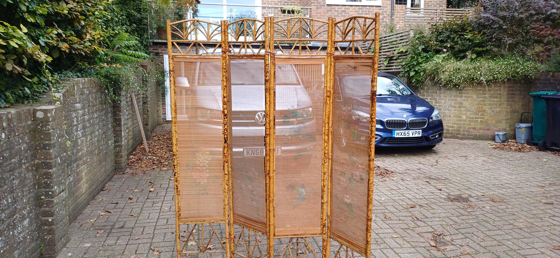 Superb Hand Painted Oriental Style Victorian Bamboo and Rattan Folding Vanity Screen Room Divider. Free Hand Delivery.