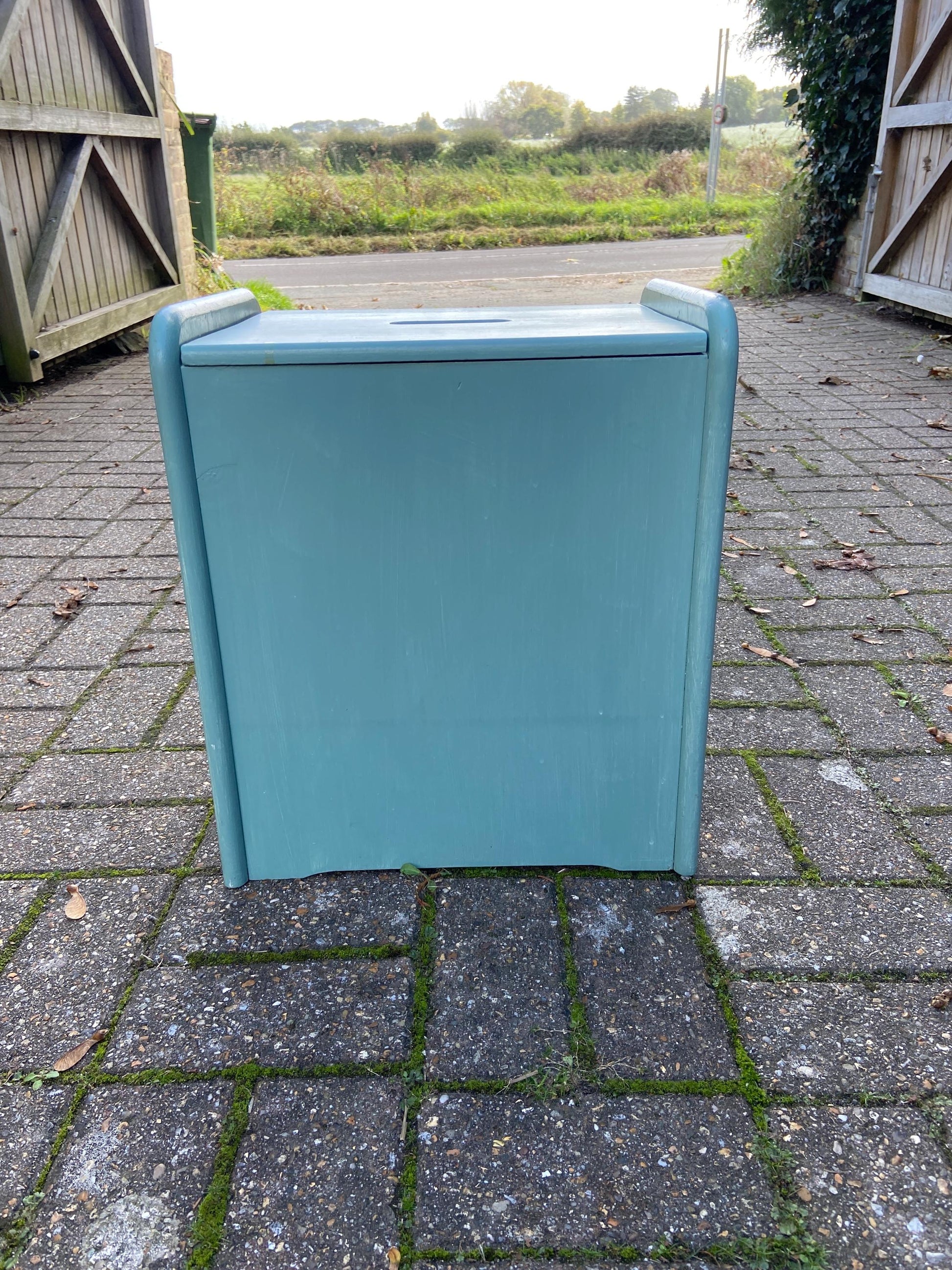 Vintage painted wooden box or stool, wooden trunk or wooden laundry bin basket – turquoise, duck egg blue, upcycle project