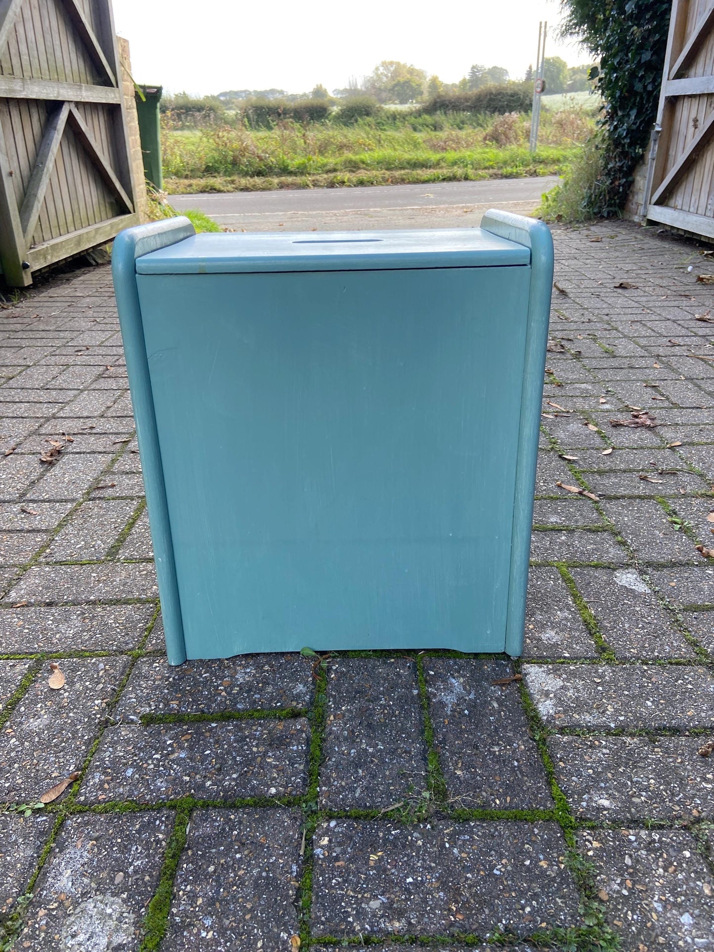 Vintage painted wooden box or stool, wooden trunk or wooden laundry bin basket – turquoise, duck egg blue, upcycle project