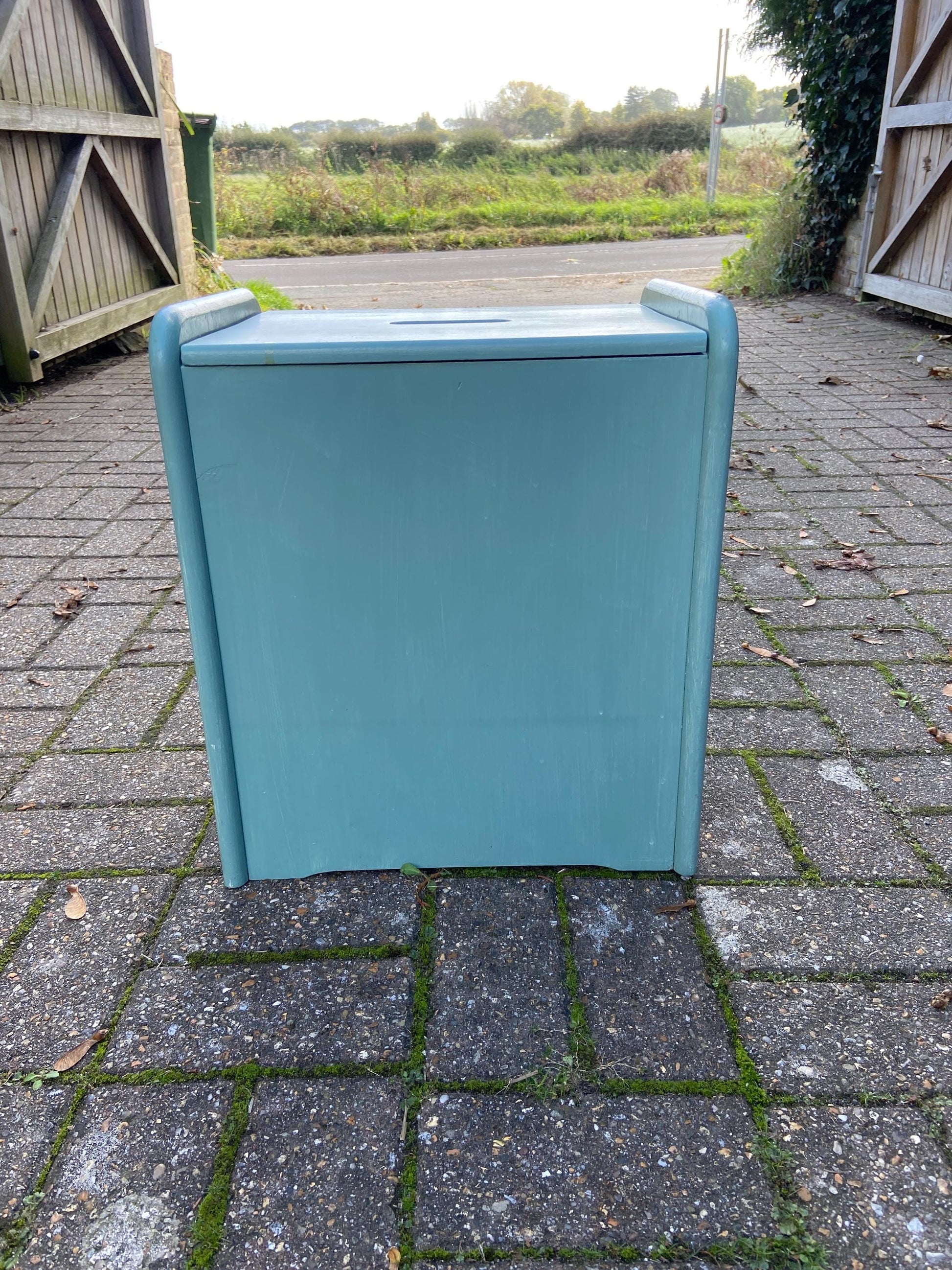 Vintage painted wooden box or stool, wooden trunk or wooden laundry bin basket – turquoise, duck egg blue, upcycle project