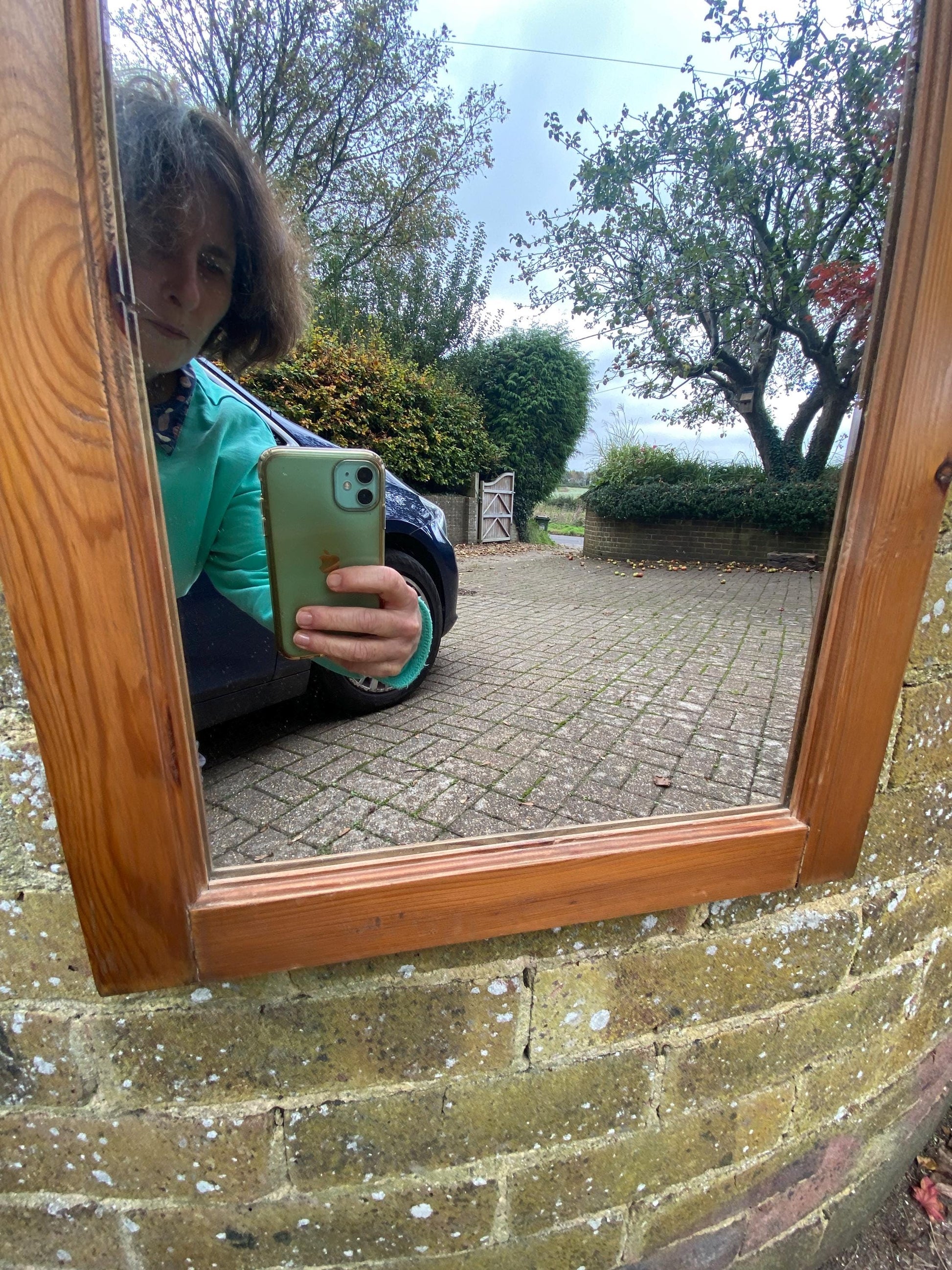 Lovely vintage pine mirror with moulded top and in vgc, ready to hang