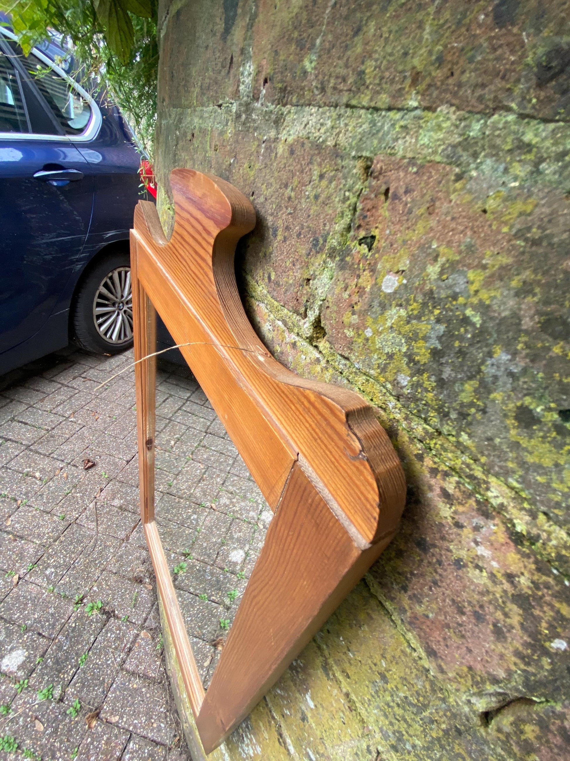 Lovely vintage pine mirror with moulded top and in vgc, ready to hang