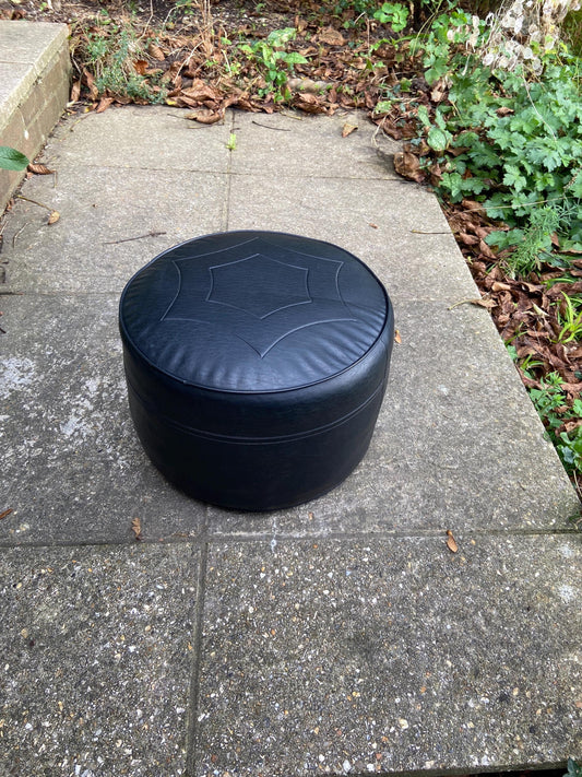 black leatherette retro pouffe, retro stool. black leather footstool. blackfoot stool. retro pouffe. great condition