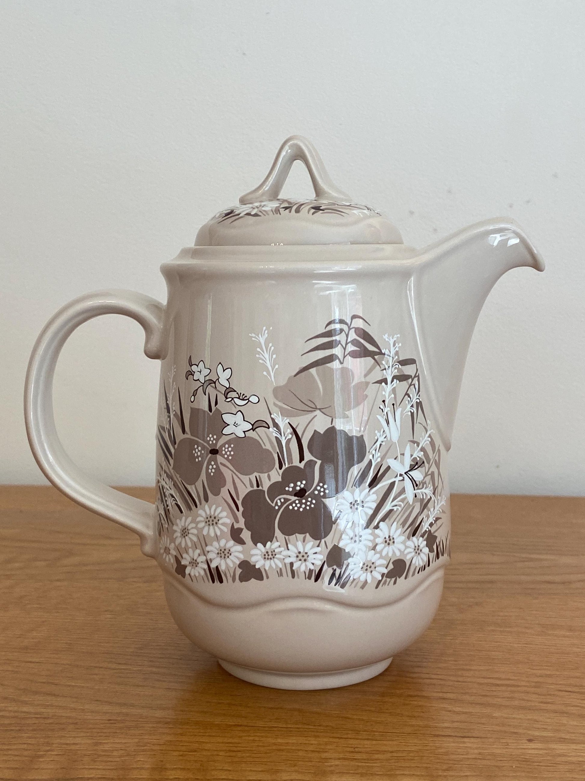 Vintage Mandalay by Poole Pottery – Coffee/Tea Pot & 3 cups, 5 saucers (9 pcs)