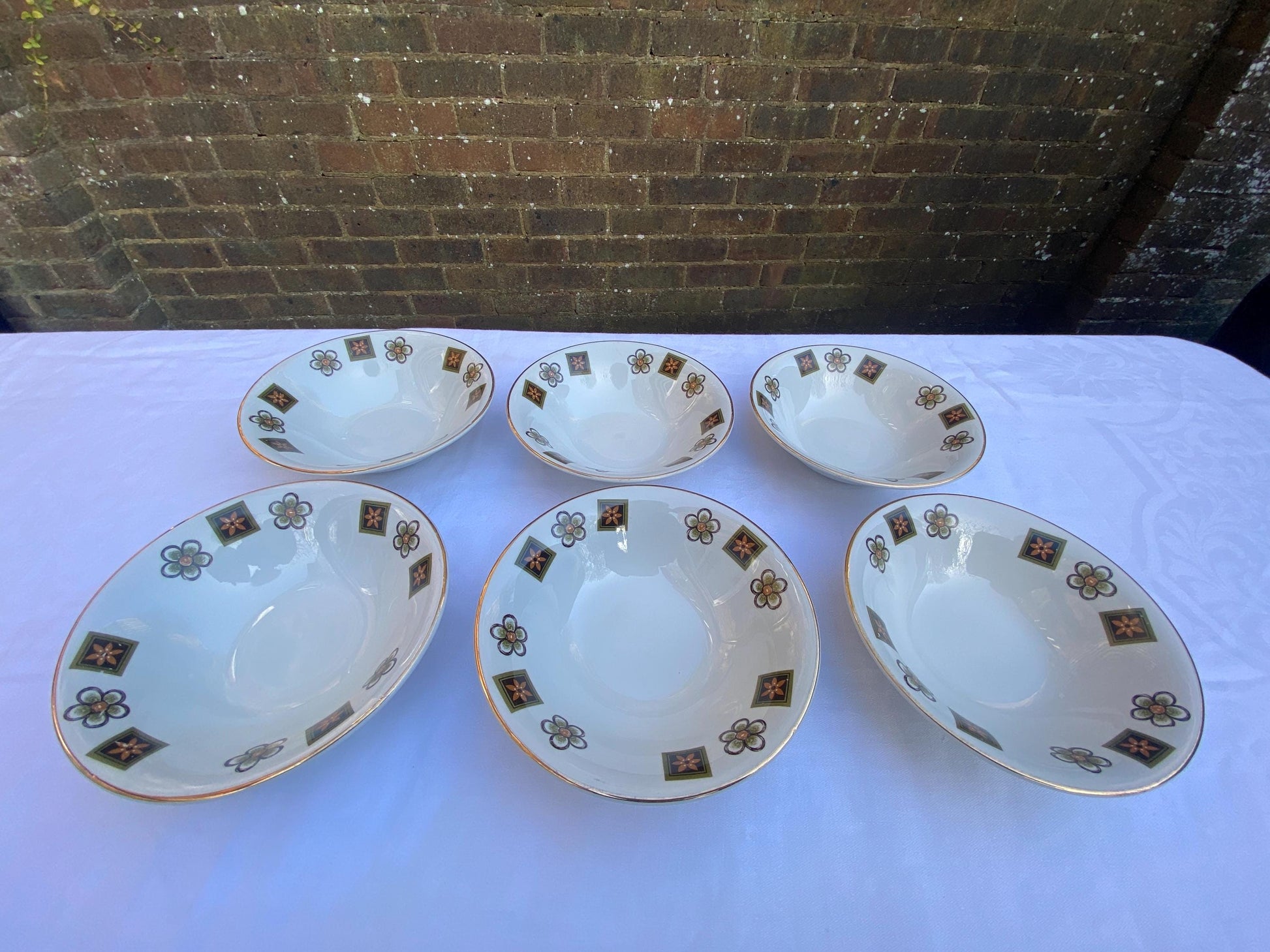 Retro vintage dinnerware, Barratts Delphatic White Tableware, 16 pieces, dinner plates, side plates and bowls