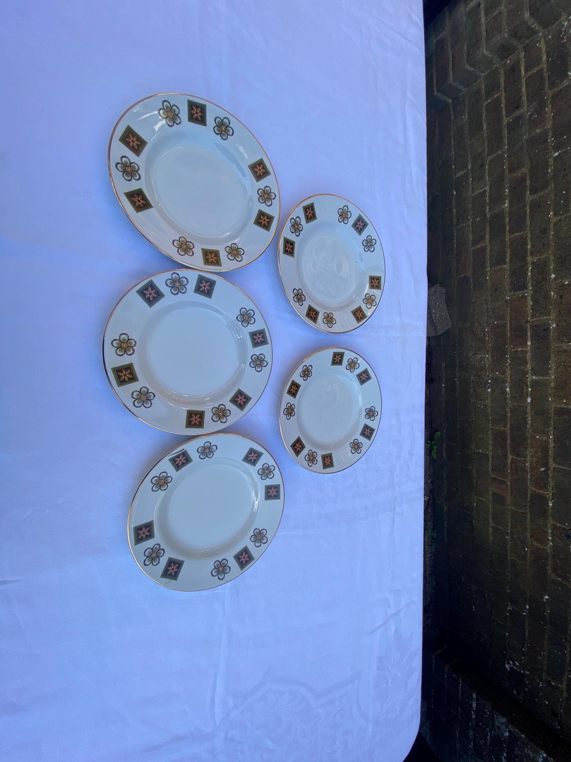 Retro vintage dinnerware, Barratts Delphatic White Tableware, 16 pieces, dinner plates, side plates and bowls