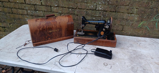 A Classic Vintage Singer Electric Sewing Machine and Case Not Working Decorative Prop Industrial