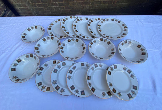 retro dinner set, dinner service retro pattern. 1970s dinner service. dinner plates, dessert bowls, side plates; 16 pieces