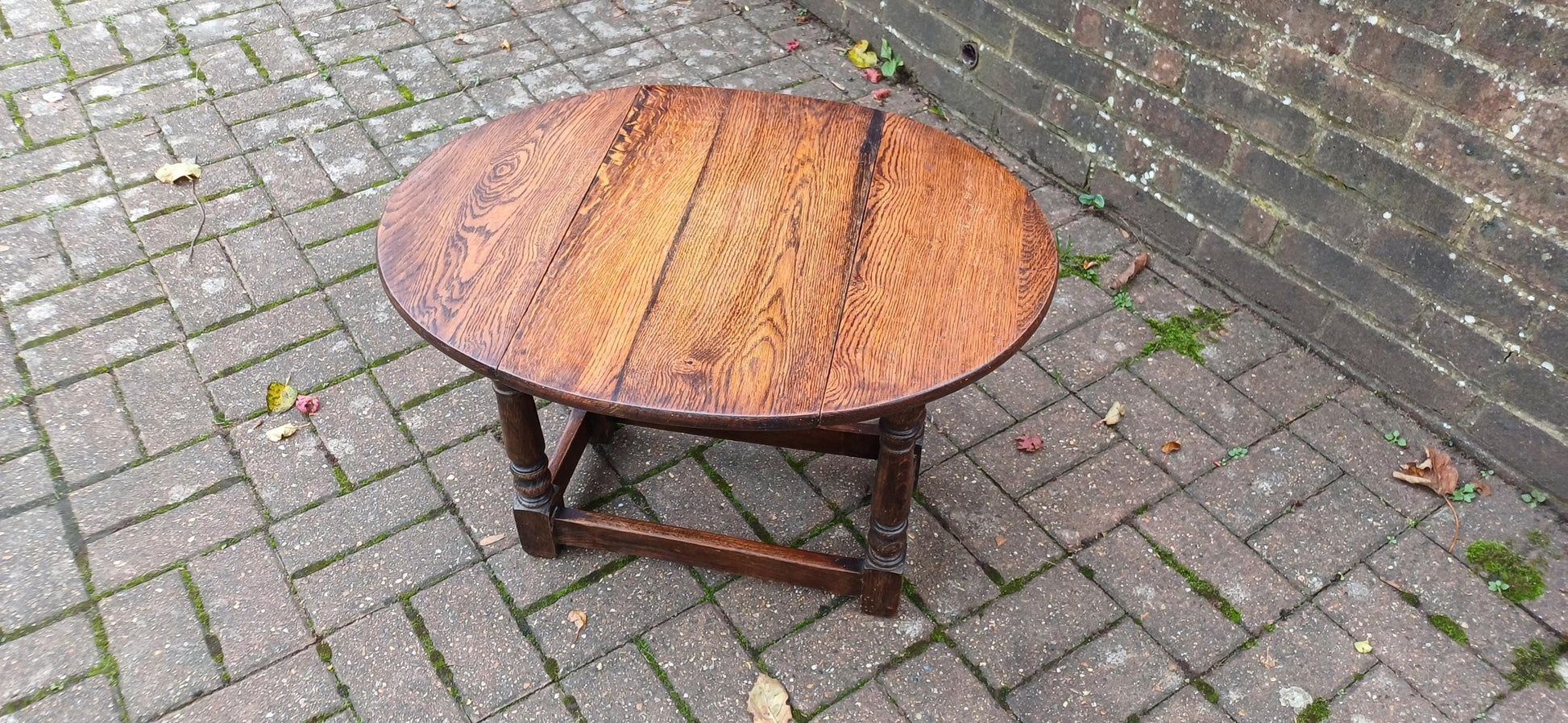 Quality Solid Oak Utility Stool with Swivel Top – Versatile Coffee Table or Seat