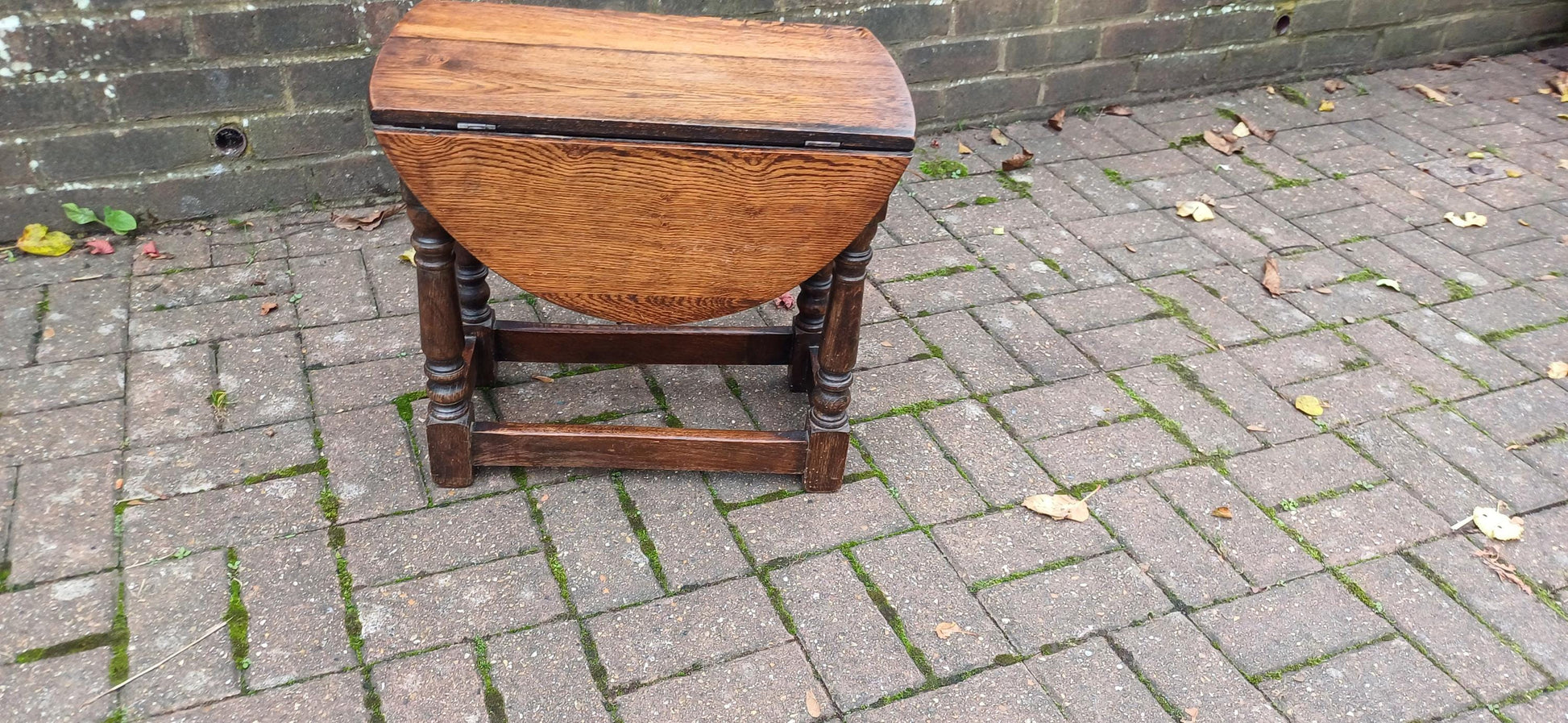 Quality Solid Oak Utility Stool with Swivel Top – Versatile Coffee Table or Seat