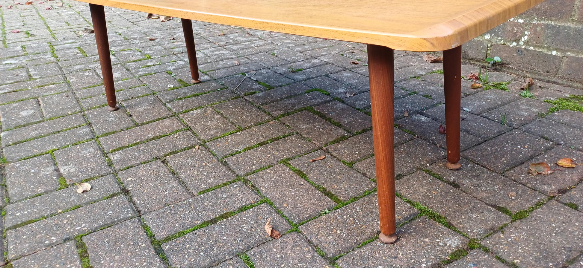 Classic Large Wood Effect Melamine Mid Century Retro Vintage Coffee Table Sleek and Funky!