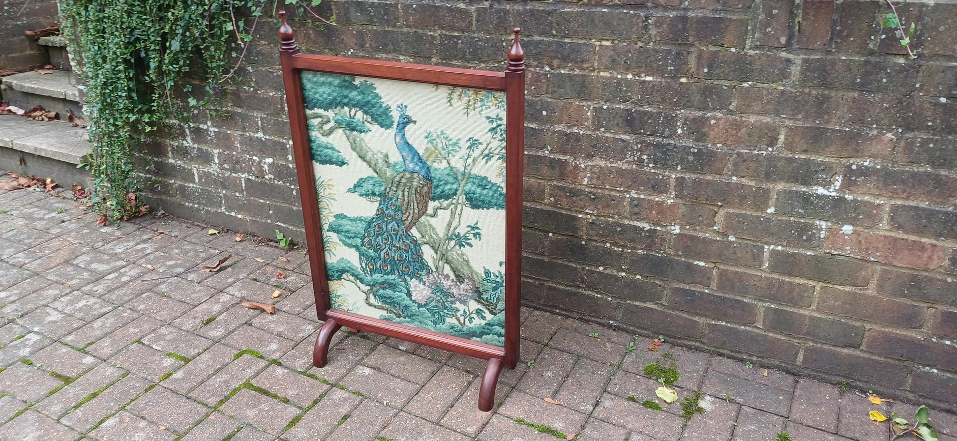 Vintage 1980s Mahogany Fire Screen with Tapestry Peacock Design – Elegant Fireplace Accent