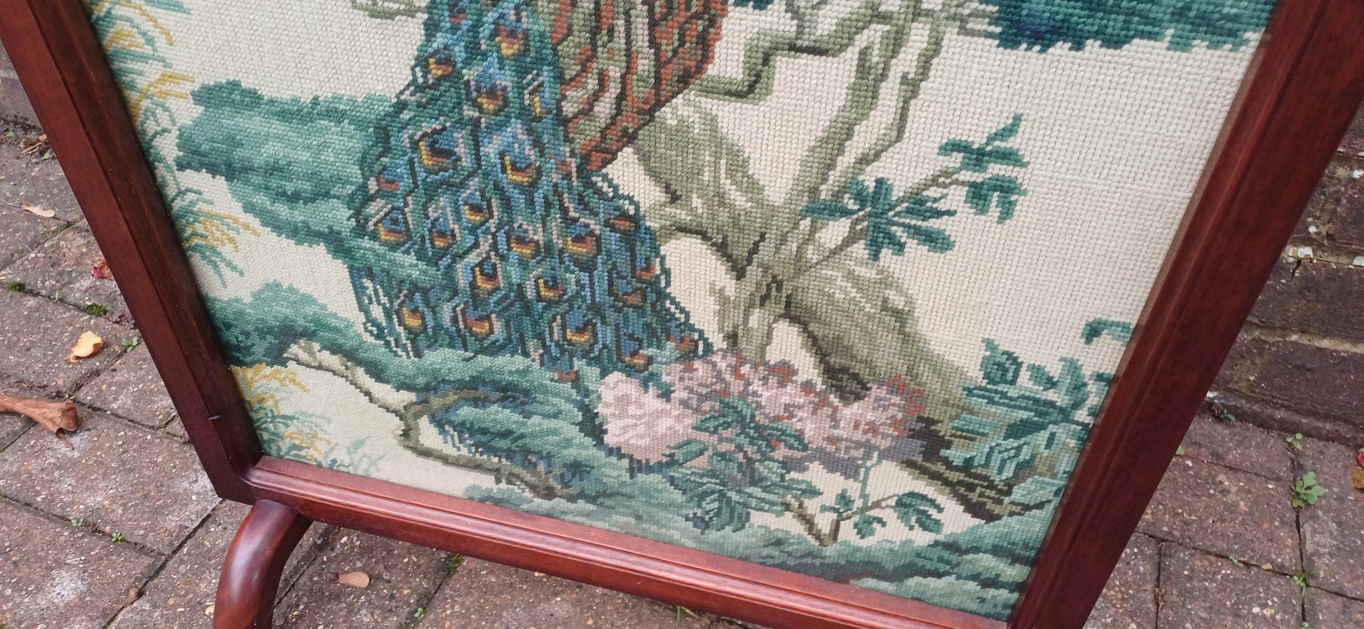 Vintage 1980s Mahogany Fire Screen with Tapestry Peacock Design – Elegant Fireplace Accent