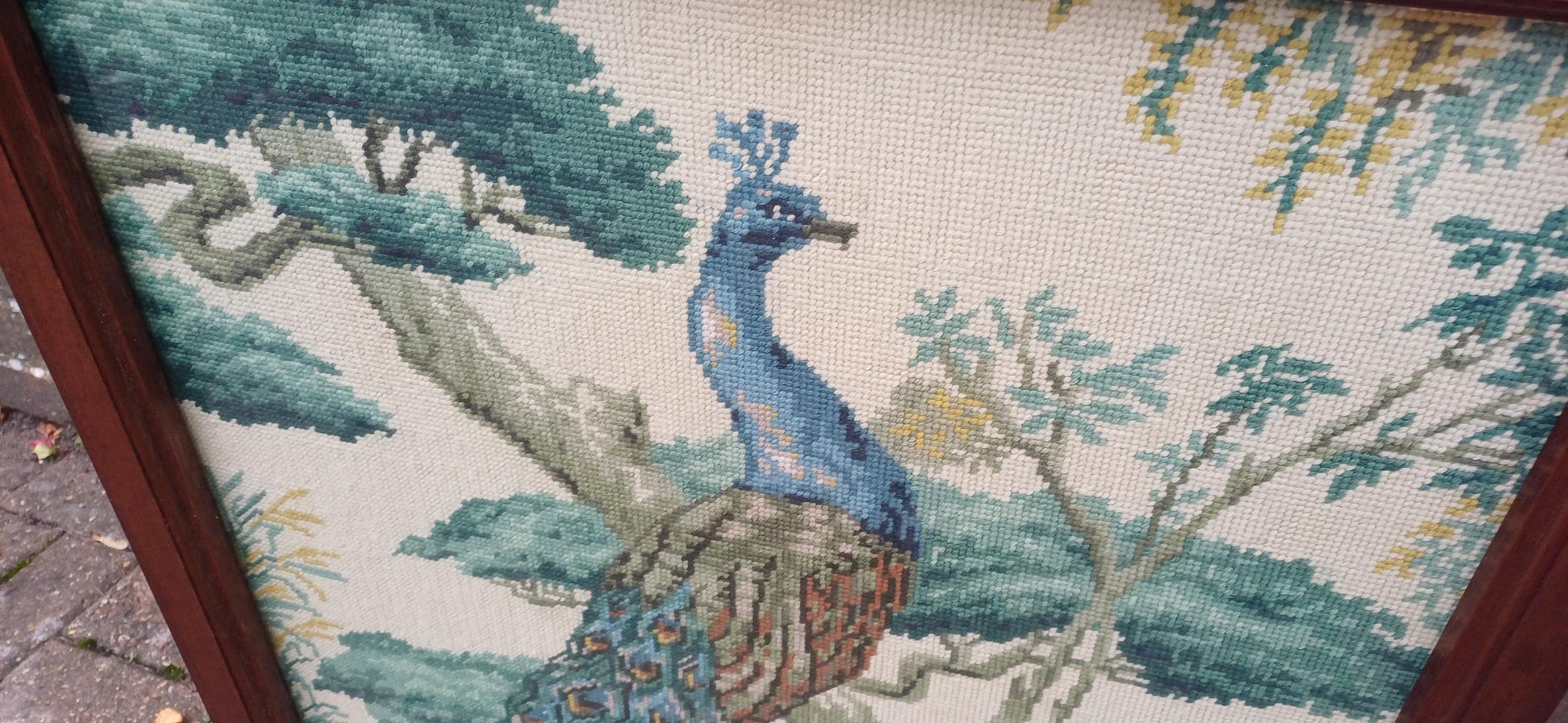 Vintage 1980s Mahogany Fire Screen with Tapestry Peacock Design – Elegant Fireplace Accent
