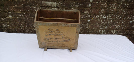 Vintage Mid-Century Brass Galleon Magazine Rack – Nautical Decor for Classic Charm