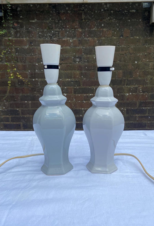 excellent ceramic 1980s table lamps. two of them. one in light grey and one in white. both working.  small ginger jar style