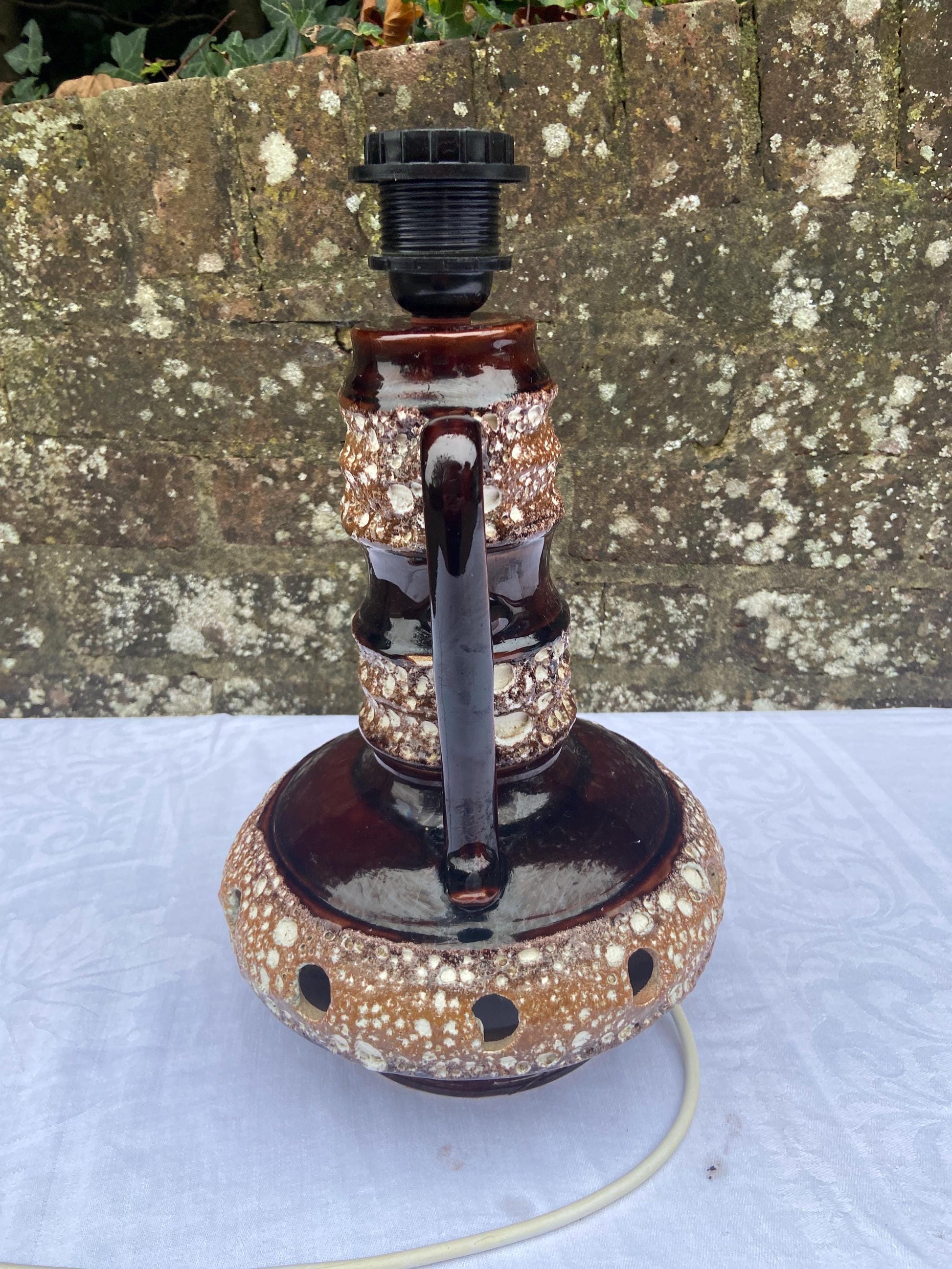 Original retro lava pottery table lamp - working