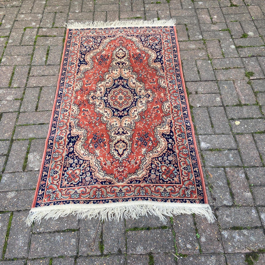 vintage Turkish style rug. 100% wool. good condition