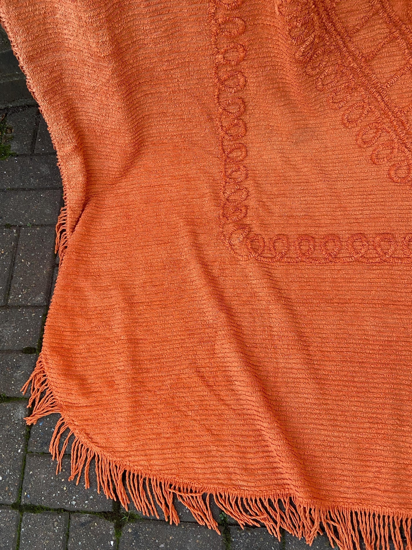 Retro original : orange large single, small double 1970s cotton bedspread bed cover, bed throw (256cm x 168cm)