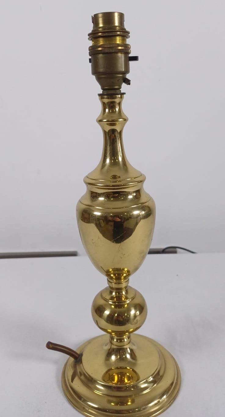 Classic vintage brass table lamp - lovely shape and size - needs wire or battery operated bulb!