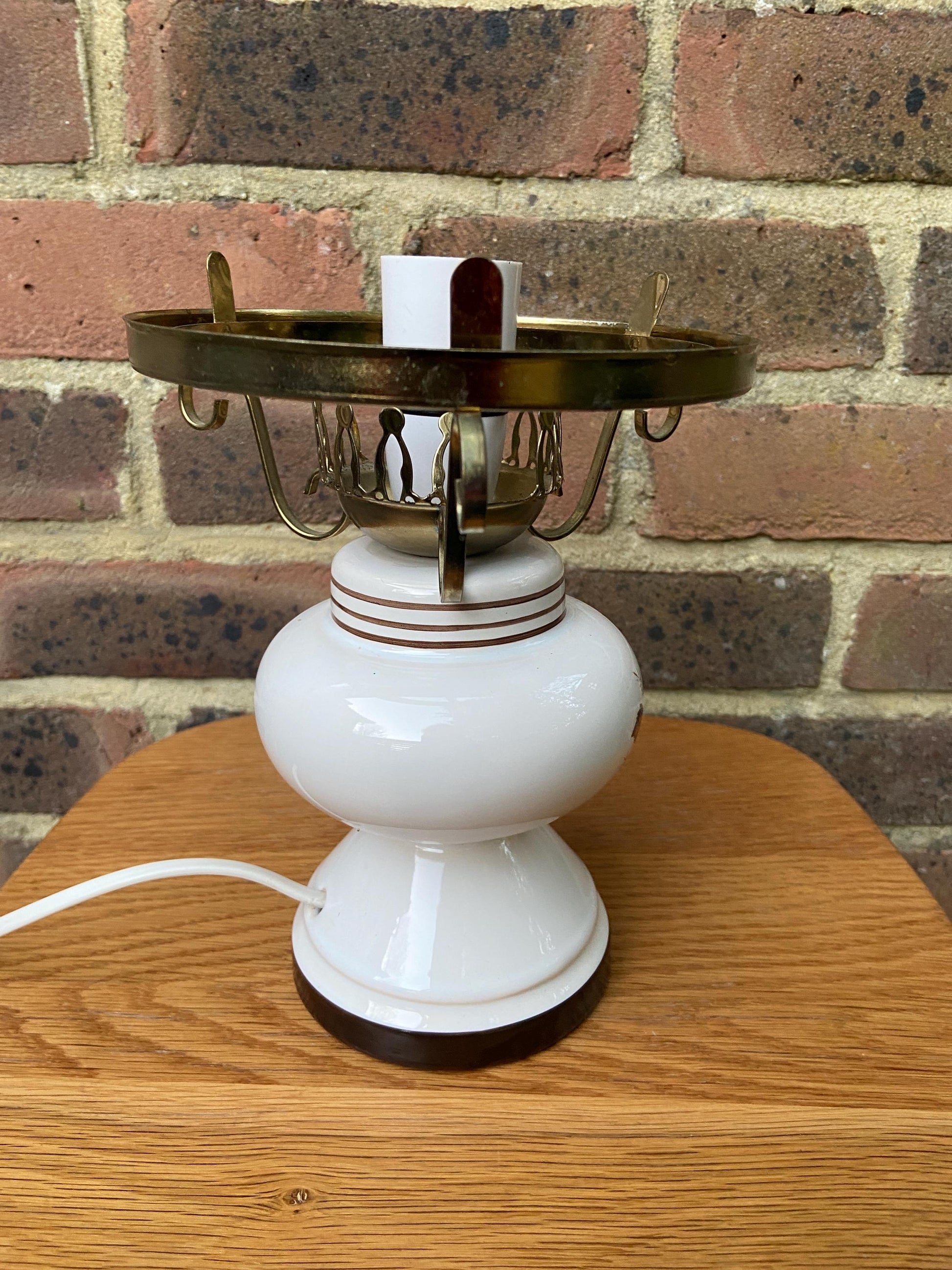 1970s mock Victorian oil lamp in white ceramic, brass shade holder and vintage floral motif - working condition