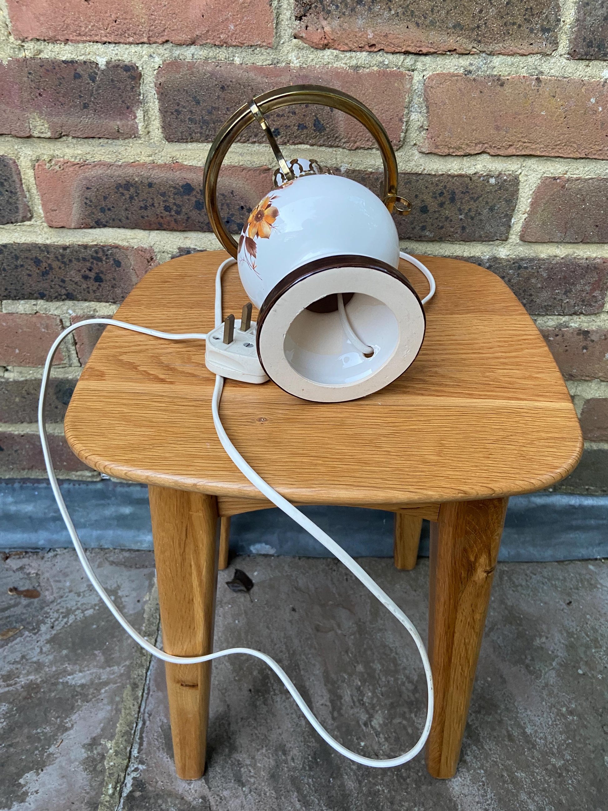 1970s mock Victorian oil lamp in white ceramic, brass shade holder and vintage floral motif - working condition