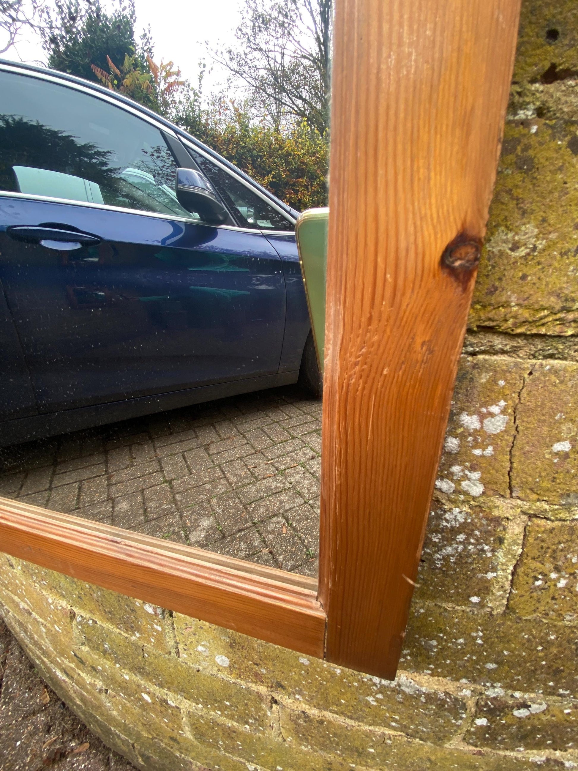 Lovely vintage pine mirror with moulded top and in vgc, ready to hang
