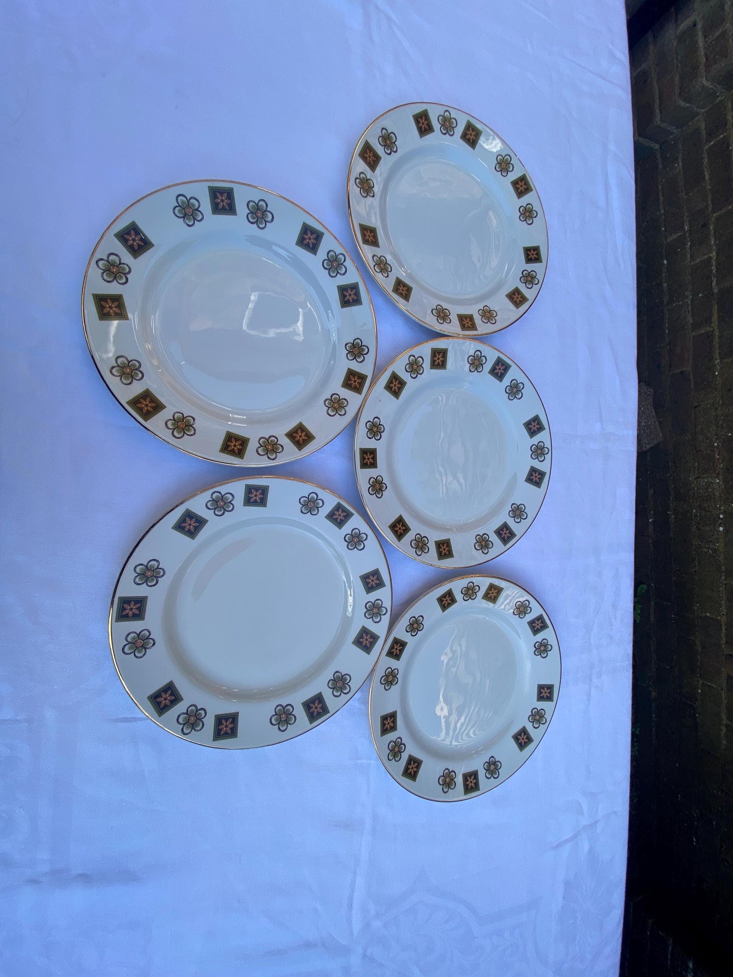 Retro vintage dinnerware, Barratts Delphatic White Tableware, 16 pieces, dinner plates, side plates and bowls
