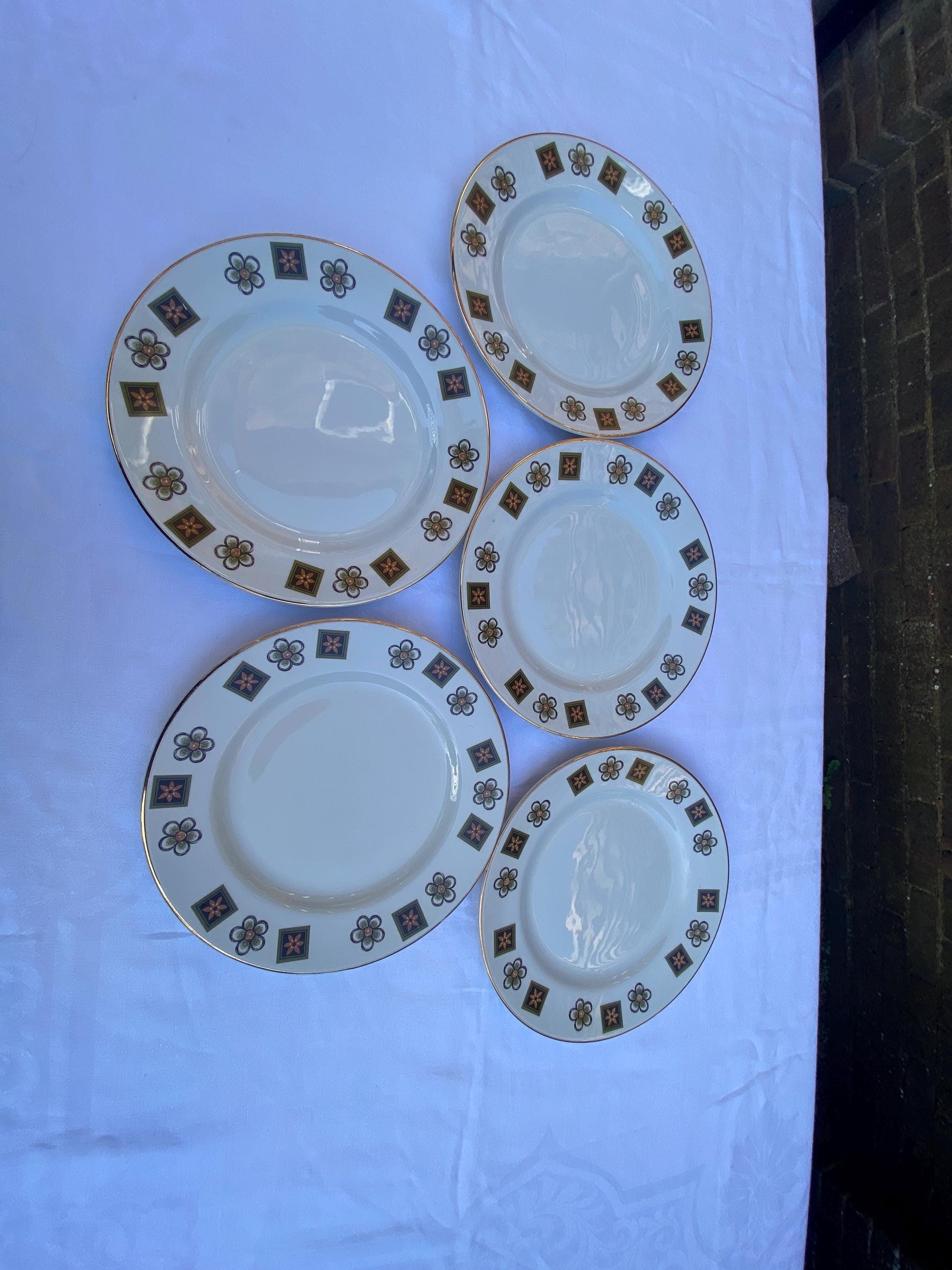 Retro vintage dinnerware, Barratts Delphatic White Tableware, 16 pieces, dinner plates, side plates and bowls