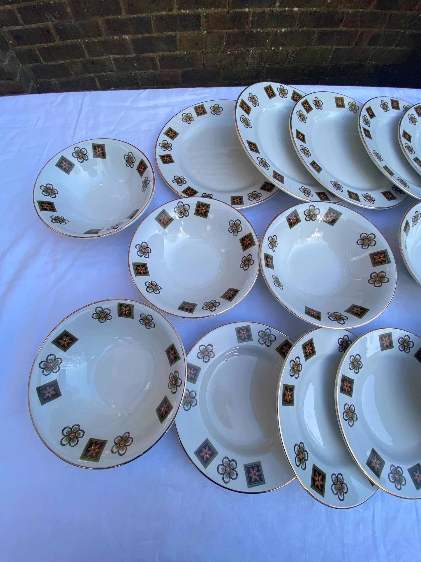 Retro vintage dinnerware, Barratts Delphatic White Tableware, 16 pieces, dinner plates, side plates and bowls