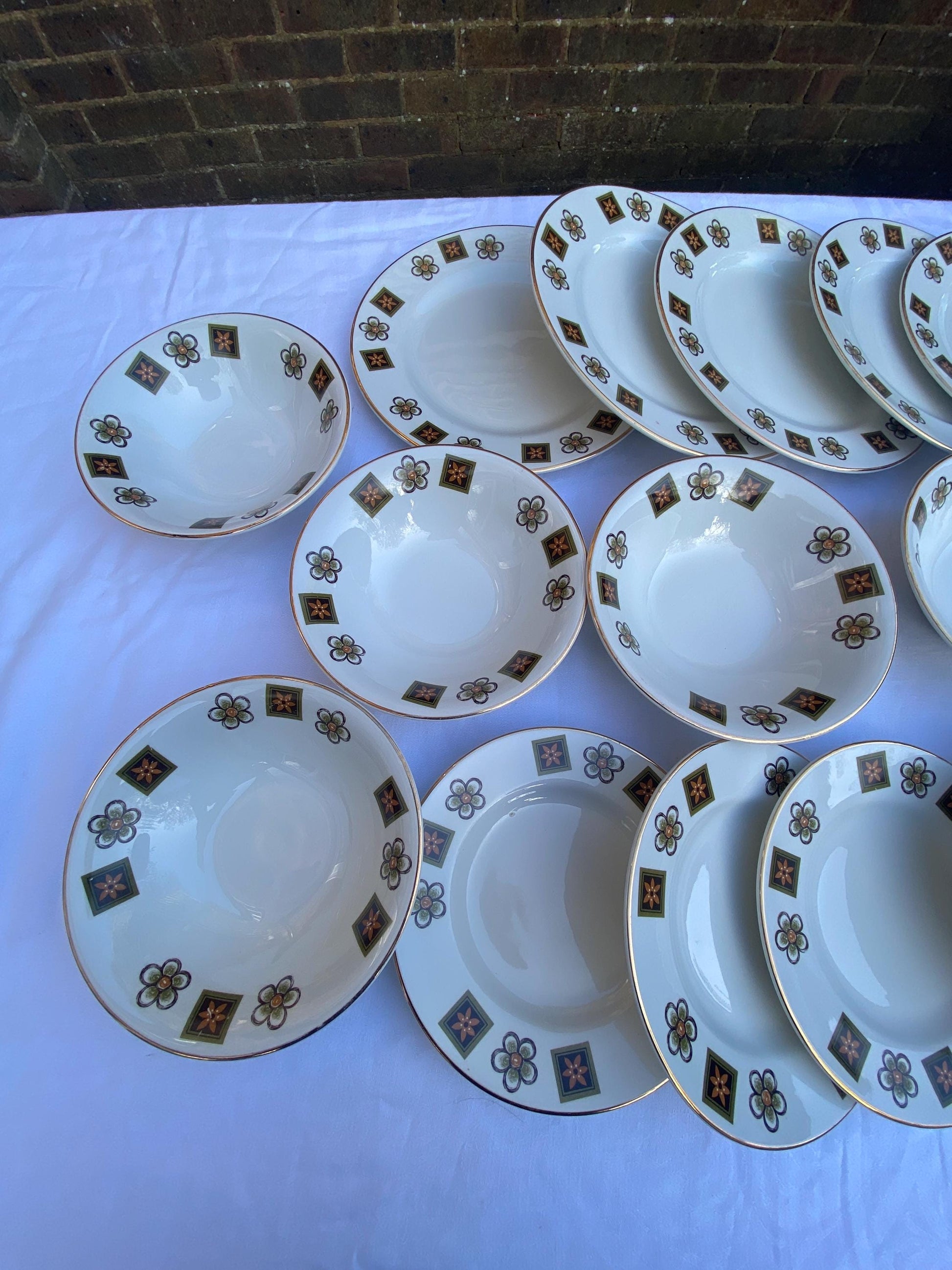 Retro vintage dinnerware, Barratts Delphatic White Tableware, 16 pieces, dinner plates, side plates and bowls