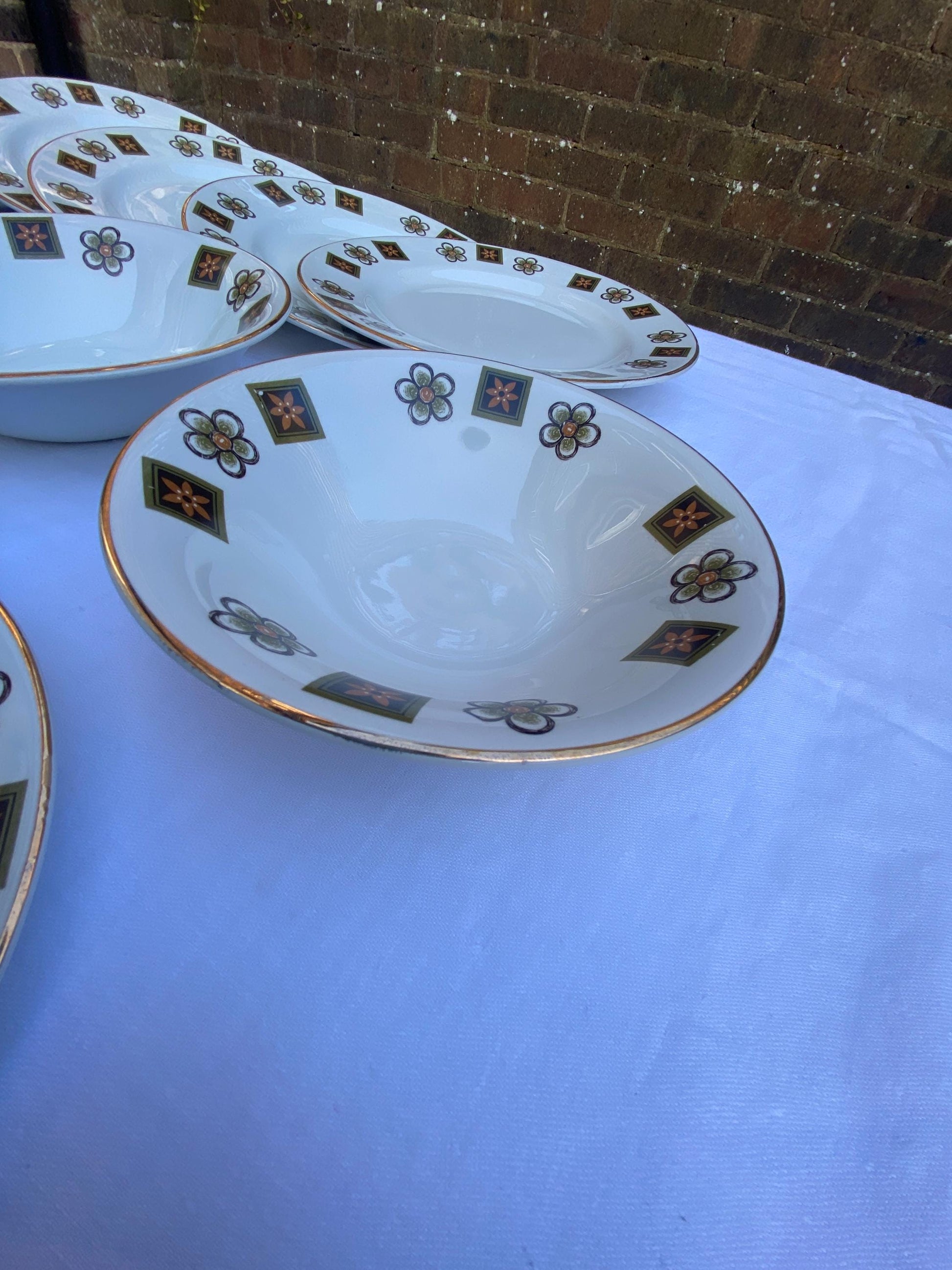 Retro vintage dinnerware, Barratts Delphatic White Tableware, 16 pieces, dinner plates, side plates and bowls