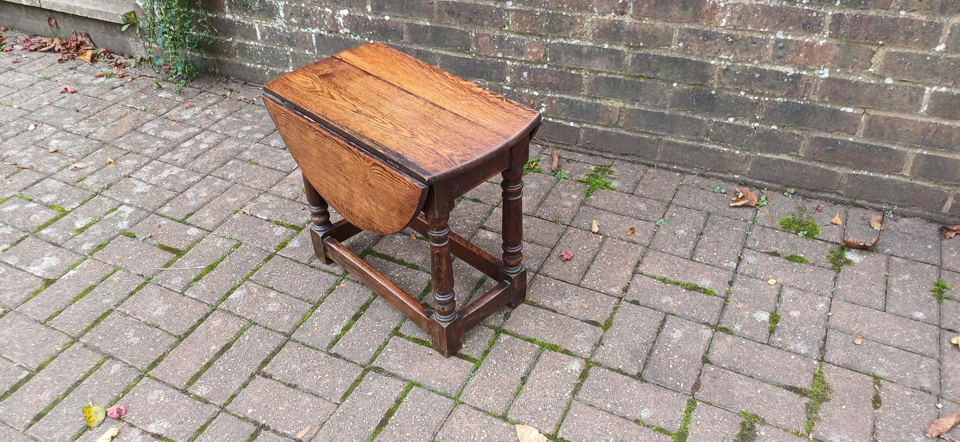 Quality Solid Oak Utility Stool with Swivel Top – Versatile Coffee Table or Seat