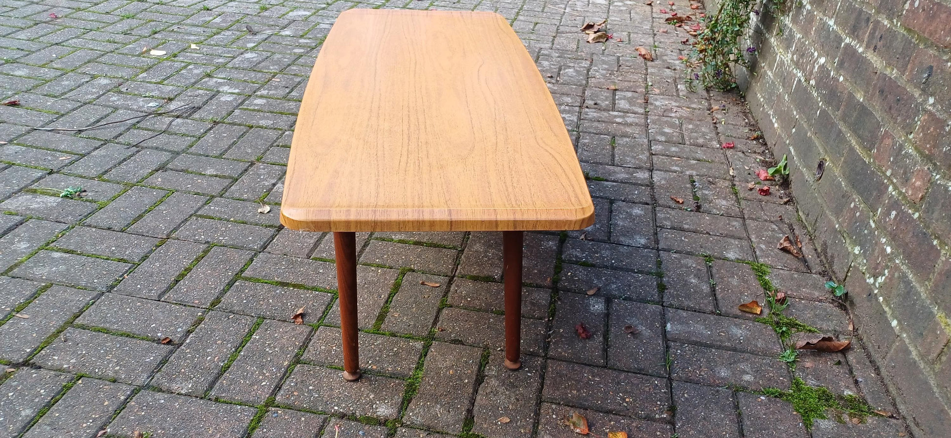 Classic Large Wood Effect Melamine Mid Century Retro Vintage Coffee Table Sleek and Funky!