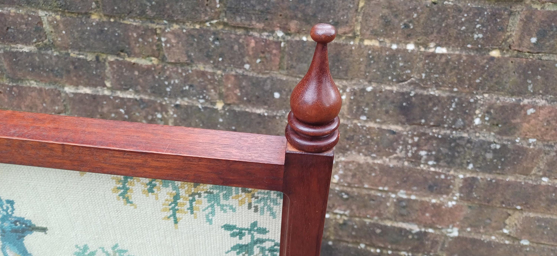 Vintage 1980s Mahogany Fire Screen with Tapestry Peacock Design – Elegant Fireplace Accent
