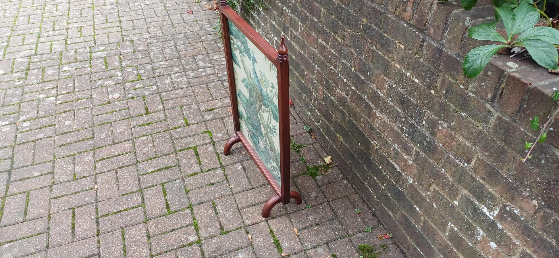 Vintage 1980s Mahogany Fire Screen with Tapestry Peacock Design – Elegant Fireplace Accent