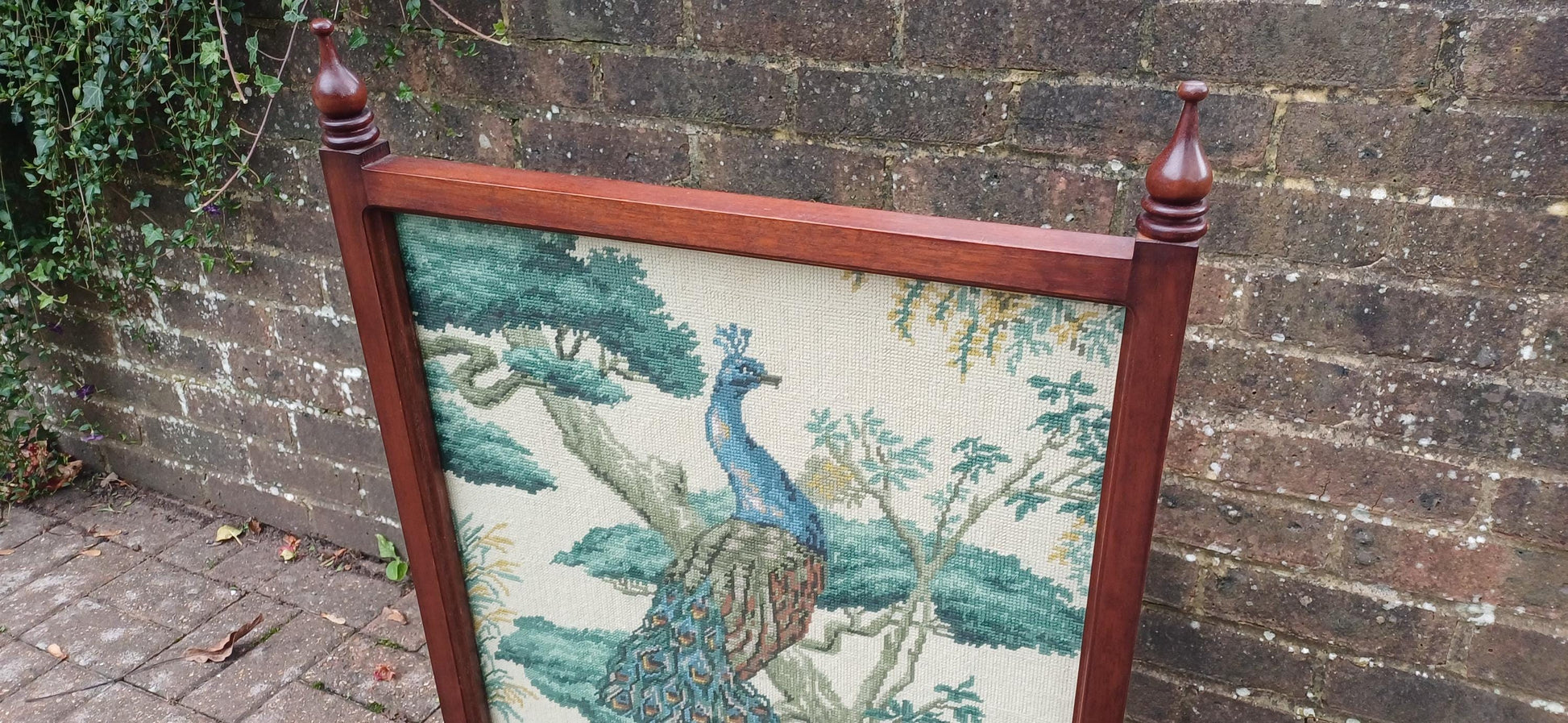 Vintage 1980s Mahogany Fire Screen with Tapestry Peacock Design – Elegant Fireplace Accent