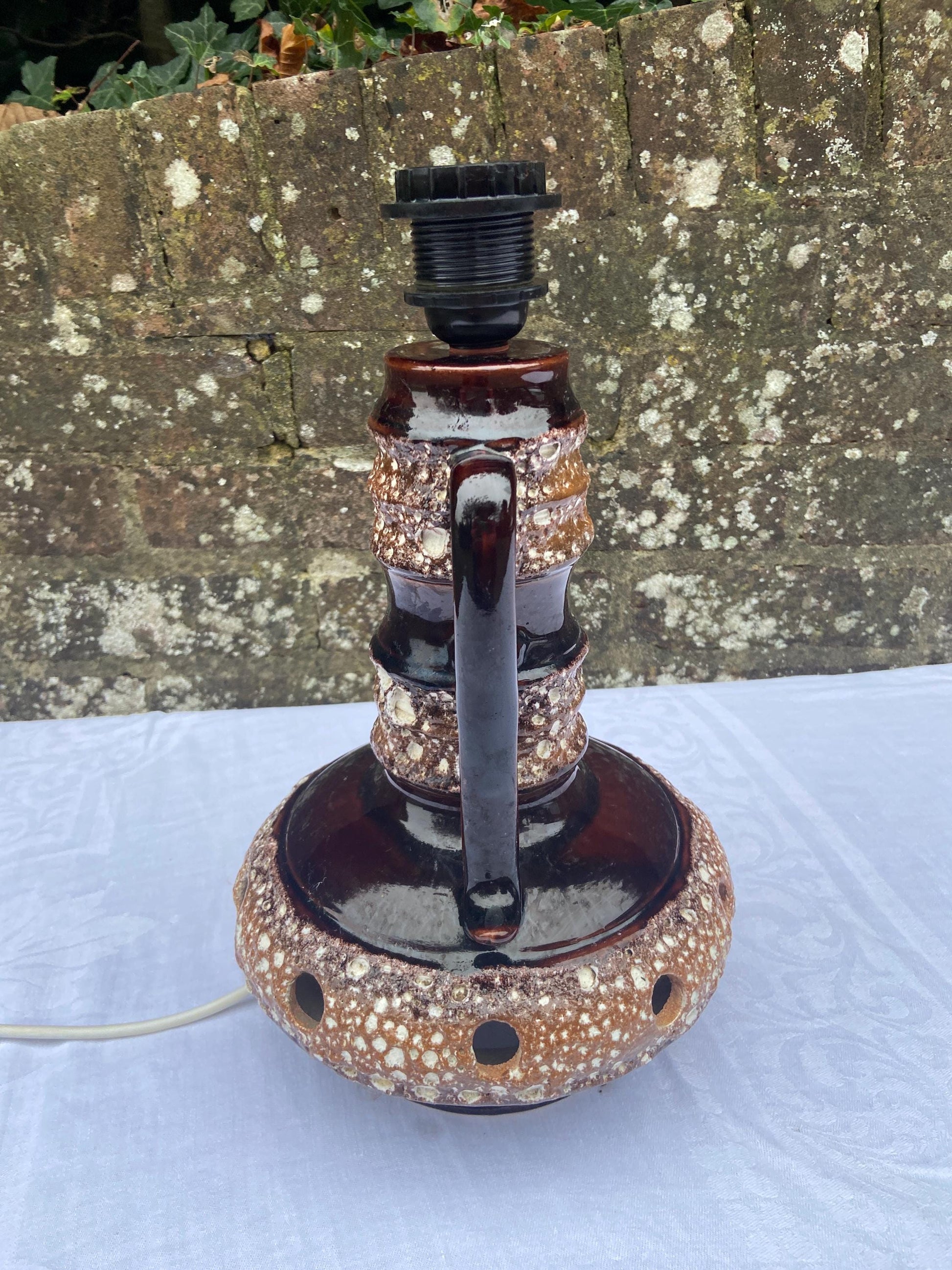 Original retro lava pottery table lamp - working