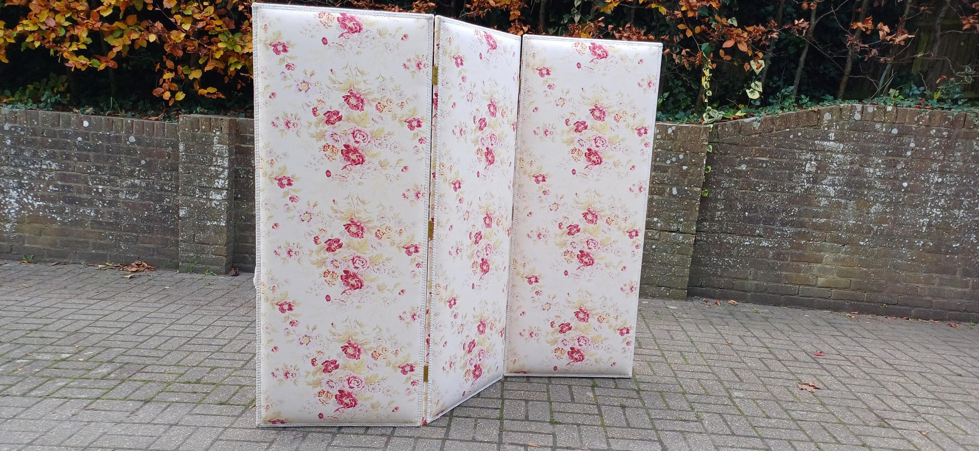 Massive Heavy Pretty vintage folding upholstered screen, vanity screen, room divider - sturdy, heavy and quality (153cm tall, 183cm wide)