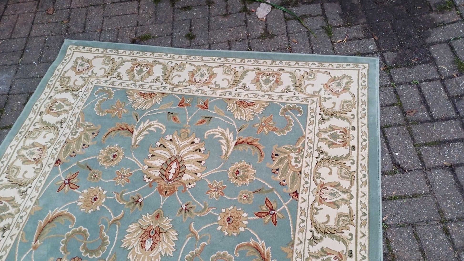 Large Vintage Oriental Middle Eastern Style Green and Beige Rug / Carpet 160cm x 235cm