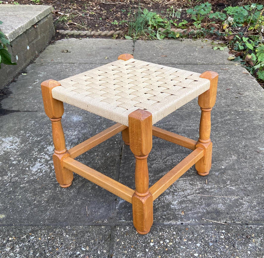 square cream stream seat on light wooden frame, 29cm square