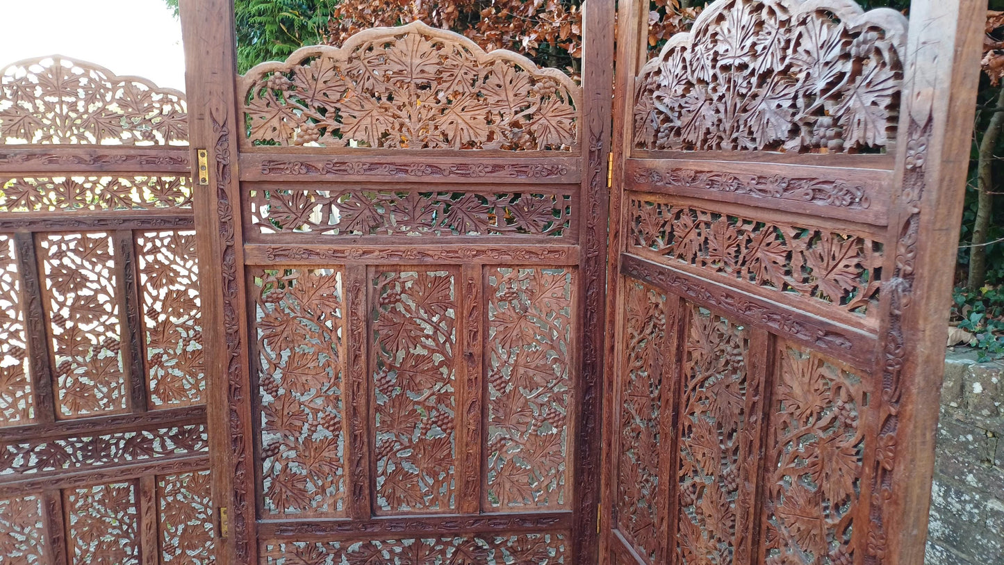 Vintage 1970s/80s Handcrafted Hardwood Vanity Screen Room Divider with Intricate Grapevine Carvings FREE HAND Delivery