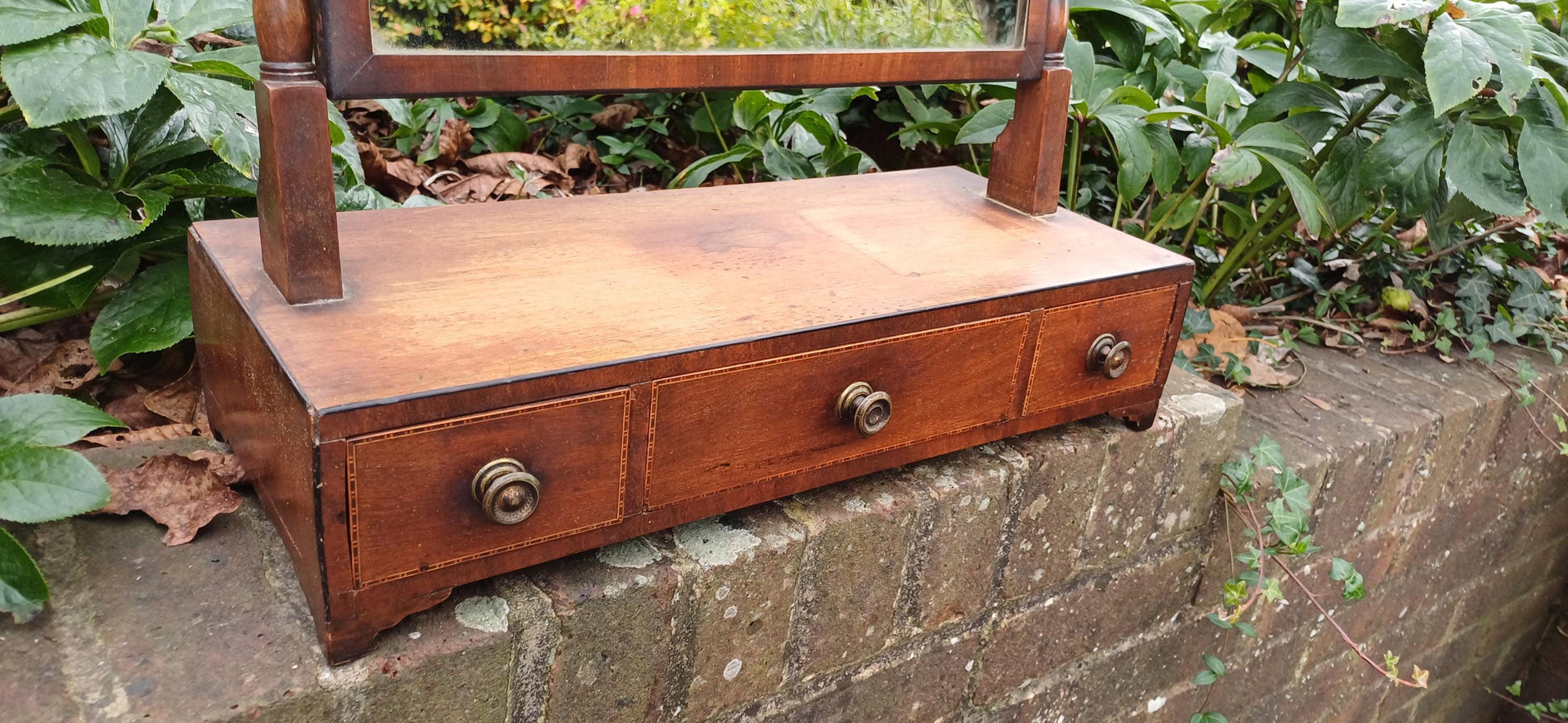 Charming Vintage Mahogany Dressing Table – Adjustable Mirror & Ample Storage