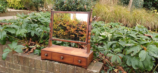 Charming Vintage Mahogany Dressing Table – Adjustable Mirror & Ample Storage