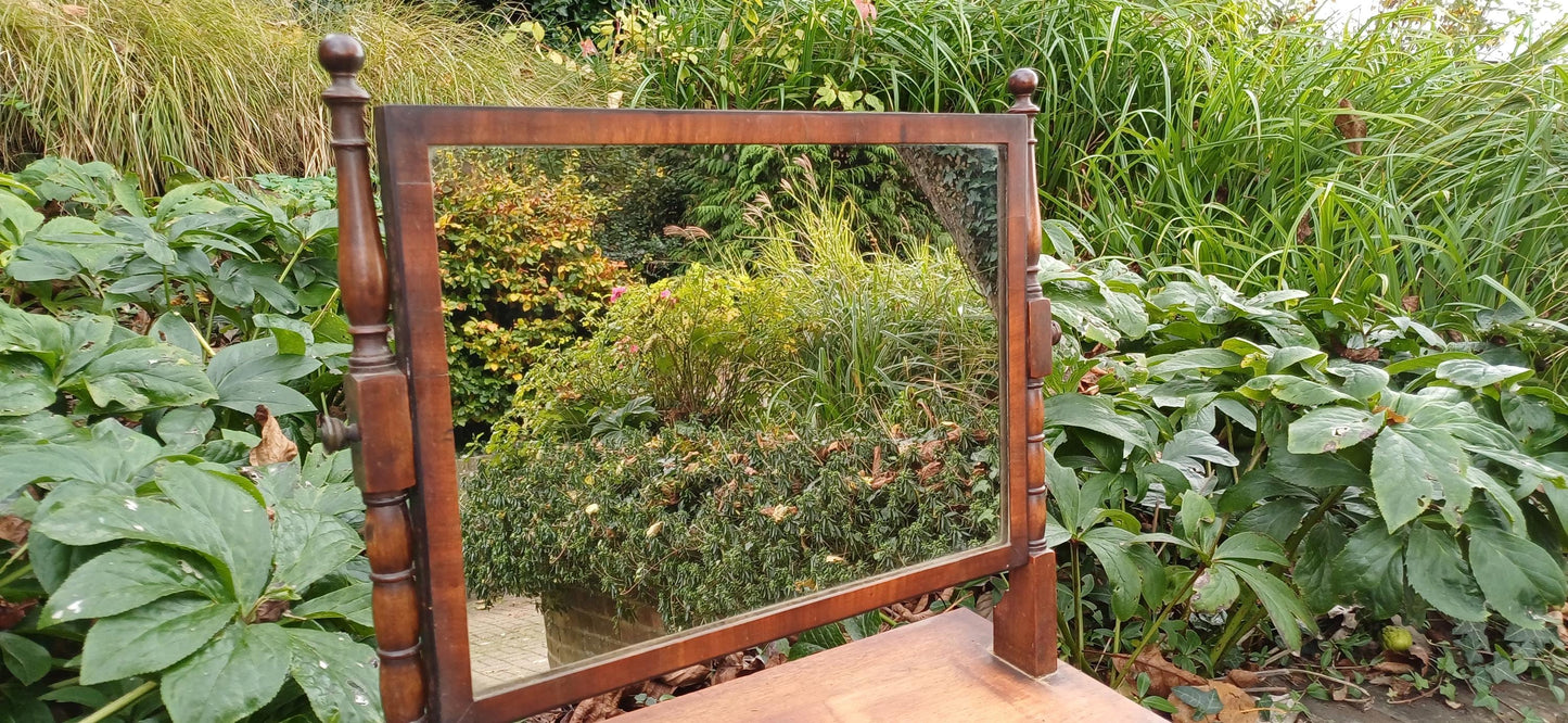 Charming Vintage Mahogany Dressing Table – Adjustable Mirror & Ample Storage