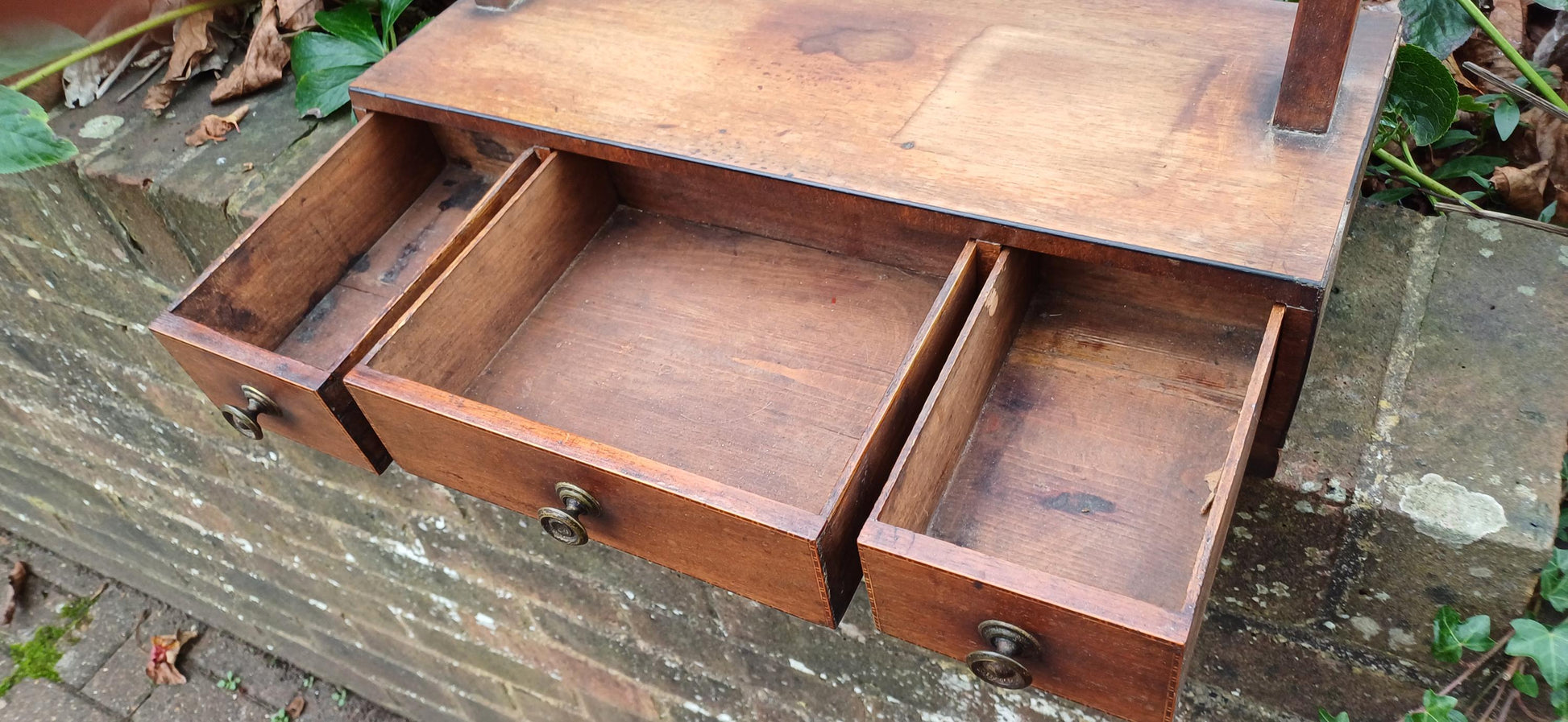 Charming Vintage Mahogany Dressing Table – Adjustable Mirror & Ample Storage